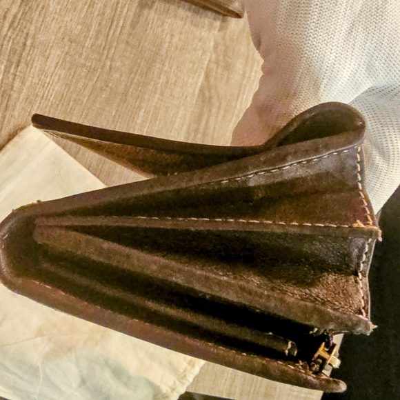 Gucci heart long wallet. Comes with dust bag and chain EUC - Picture 8 of 12